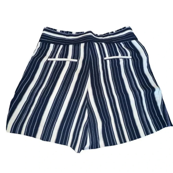 H&M women’s size 10 blue + white striped‎ belted polyester dressy shorts - Picture 4 of 8